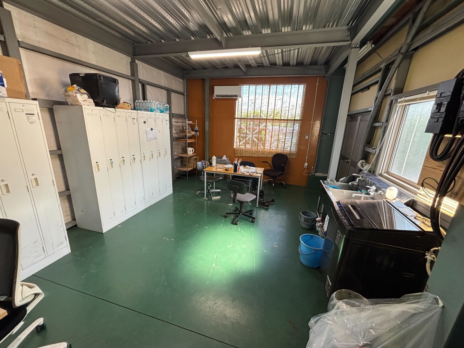 プレハブ　ジャンク品　修理前提　休憩小屋 倉庫に休憩室ができました！！ | お知らせ | 株式会社日本プログ